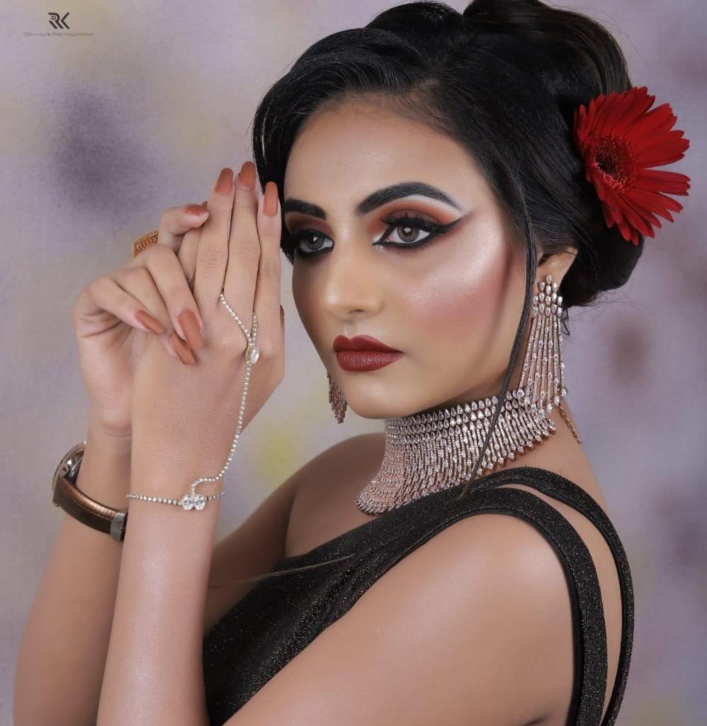 Black dress glam portrait with radiant base makeup by Nensi